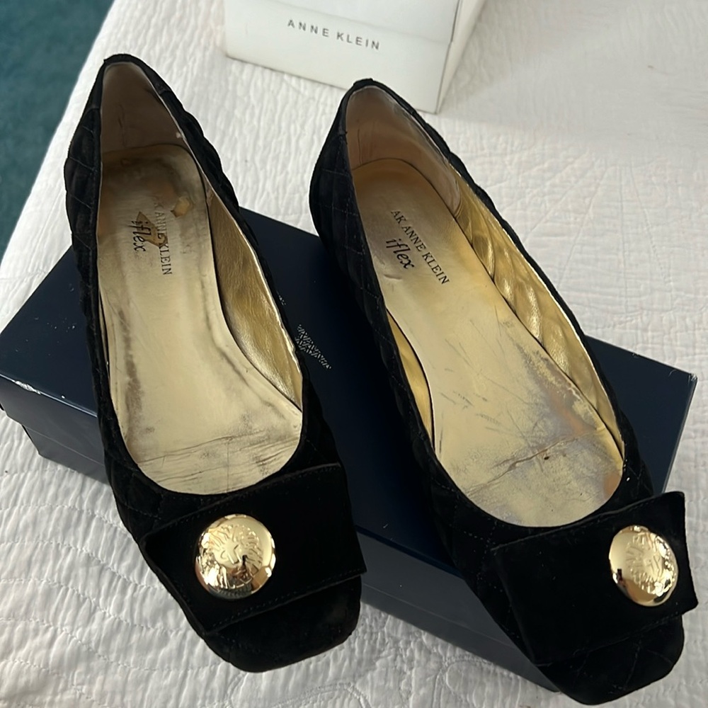 WORN ONCE BLACK SUEDE ANNE KLEIN BLACK SUEDE FLATS